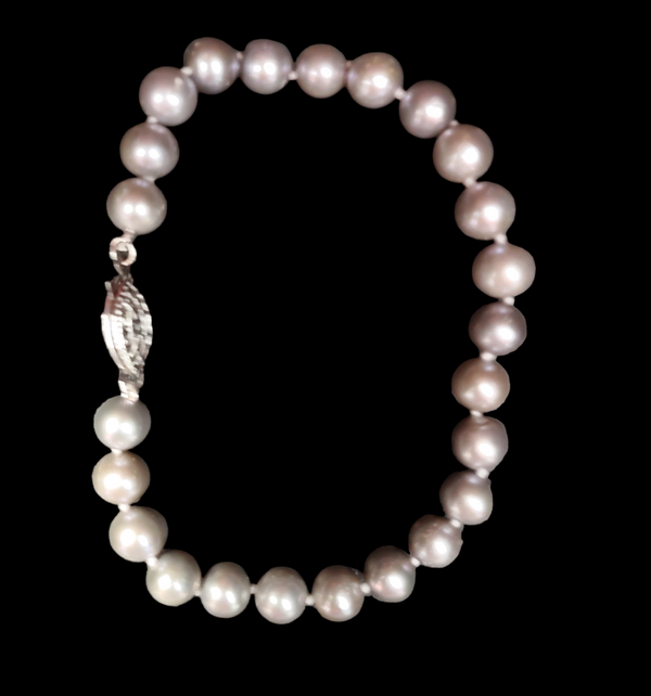 Silver pearl bracelet 7.25"